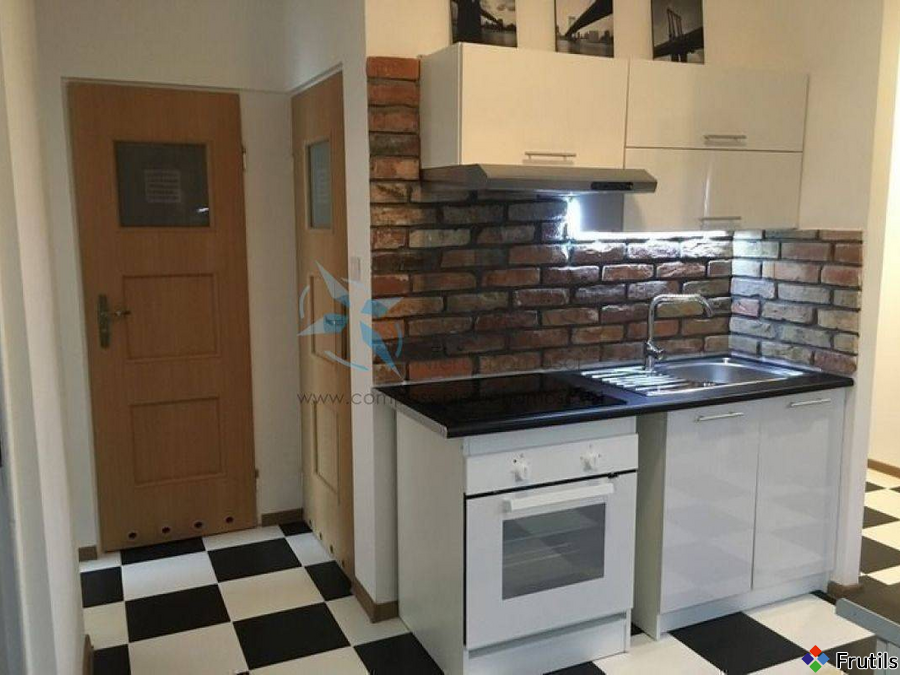 Jasny,przytulny,urządzony pokój ok.10m2 – zdjęcie 5 z 7