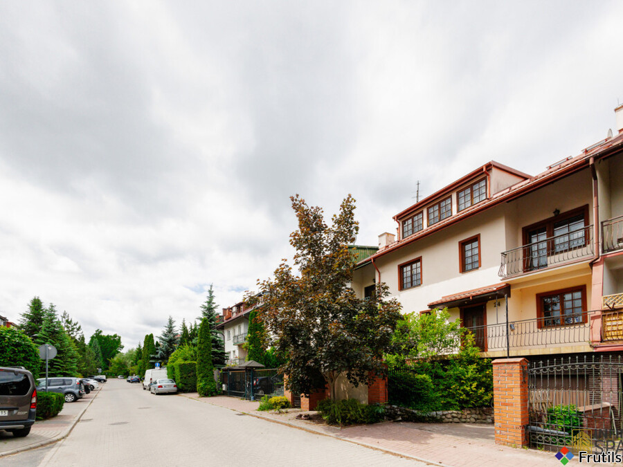 Dom przy lesie | 6 pokoi | 4 miejsca parkingowe – zdjęcie 8 z 20