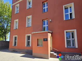 [Oferta M3 w kamienicy Śródmieście.]