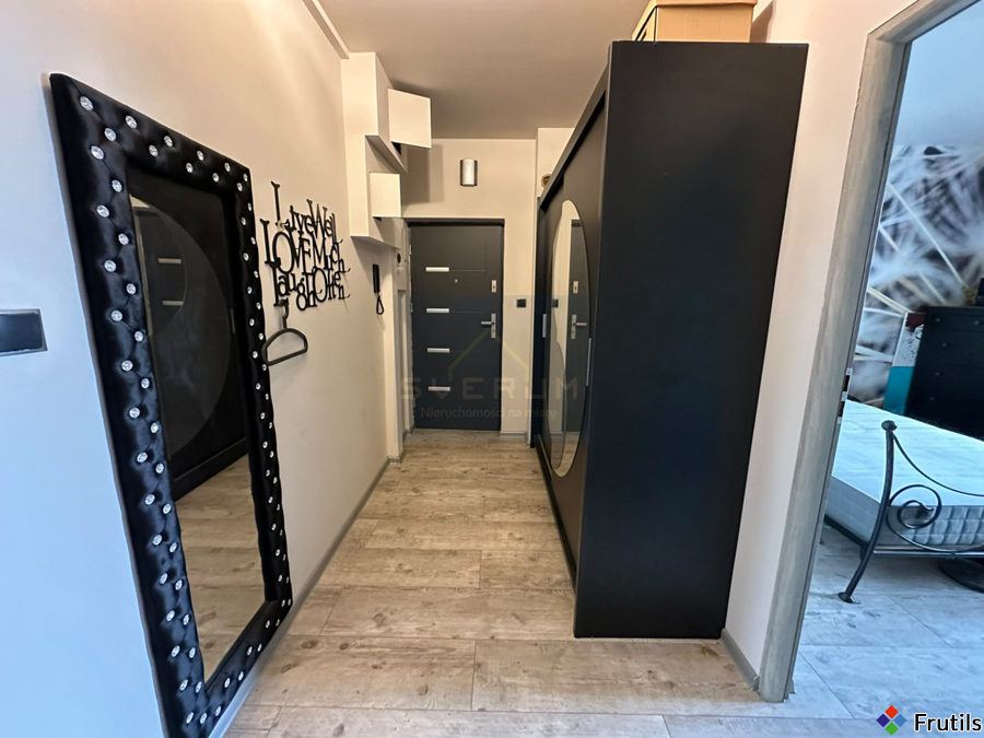M3 z balkonem, Trzech wieszczów – zdjęcie 4 z 7